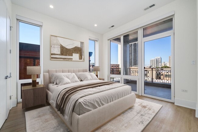 Building Photo - 159 W North Ave