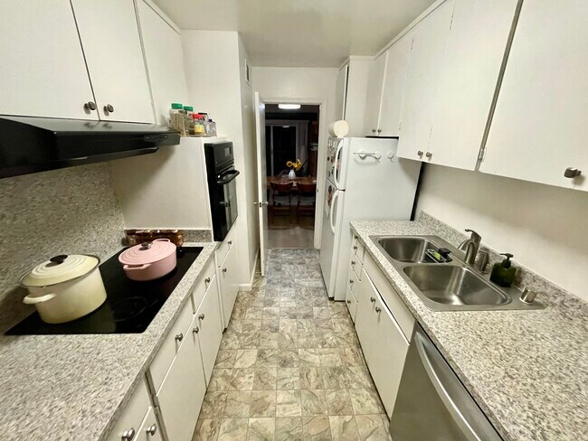 Kitchen - 2315 Eastridge Ave