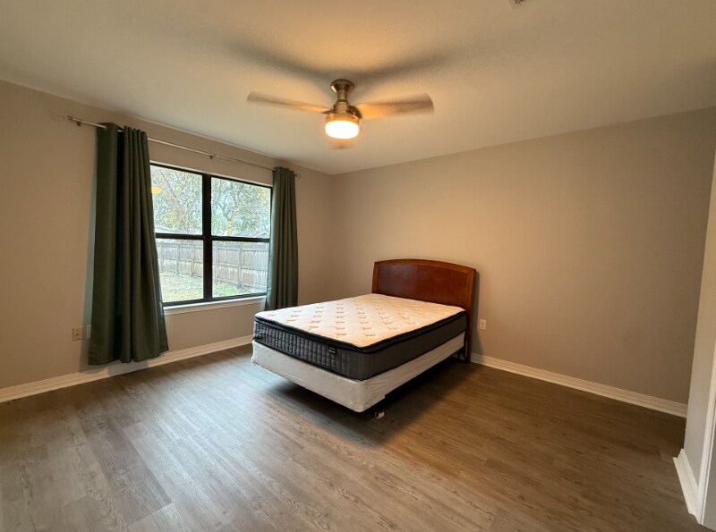 Building Photo - 1810 Valparaiso Blvd