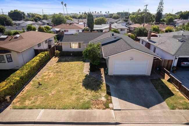Primary Photo - 558 Walnut Dr