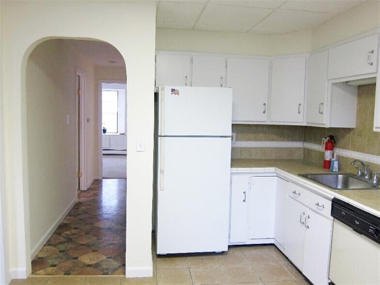 Building Photo - 19 Wesley St