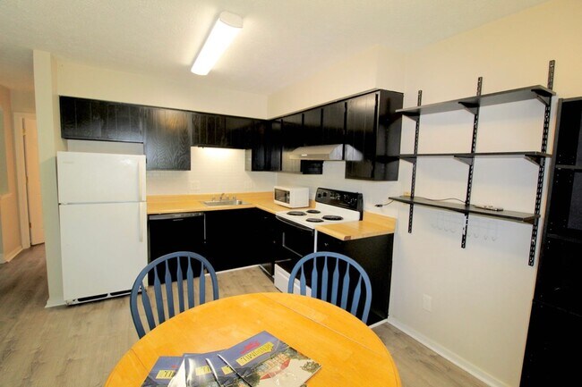 Building Photo - 1216 Mountain View Dr