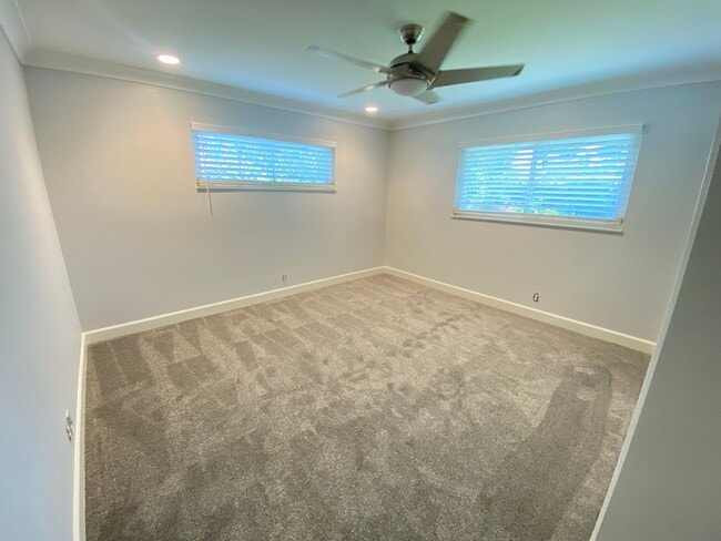 Building Photo - Gorgeous 3 bedroom 2 bath single family ho...