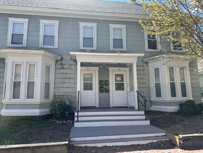 Building Photo - Bright & Spacious 3BR Second-Floor Apartment in Convenient Rochester Location