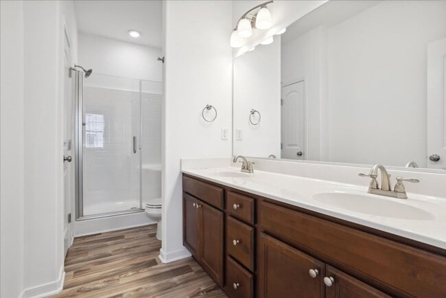 Building Photo - Huntington Pointe