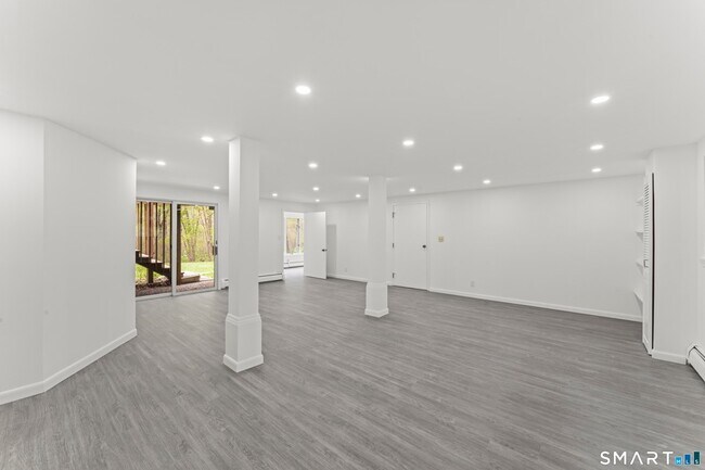 Building Photo - 89 Cranbury Dr