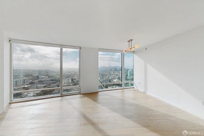 Building Photo - 425 1st St