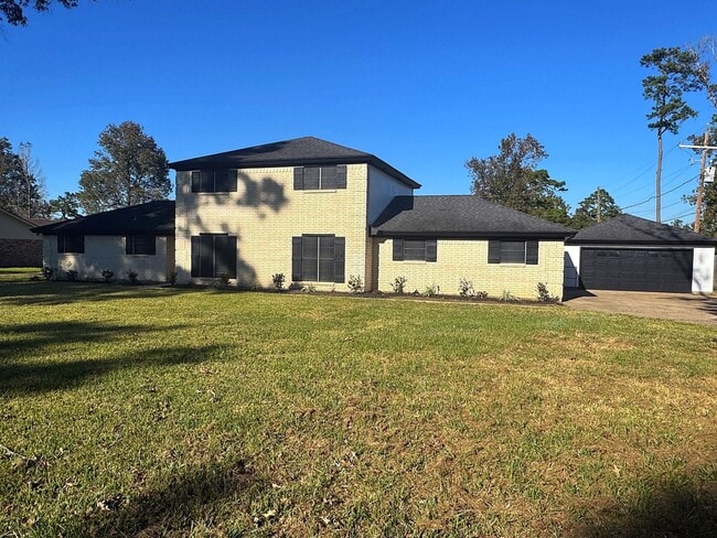 Primary Photo - 310 W Pineshadows Dr