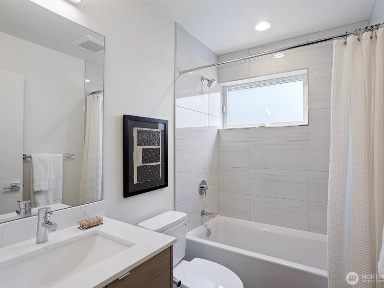 Building Photo - 2525 29th Ave S