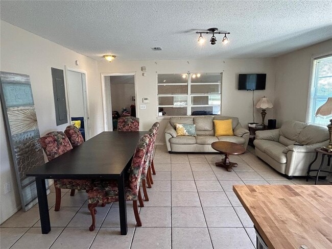 Building Photo - 430 N Hastings St