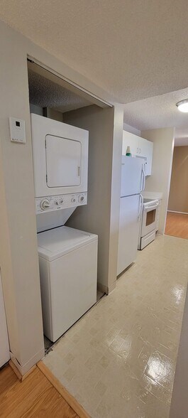 Kitchen area - 10450 SW 157th Ct