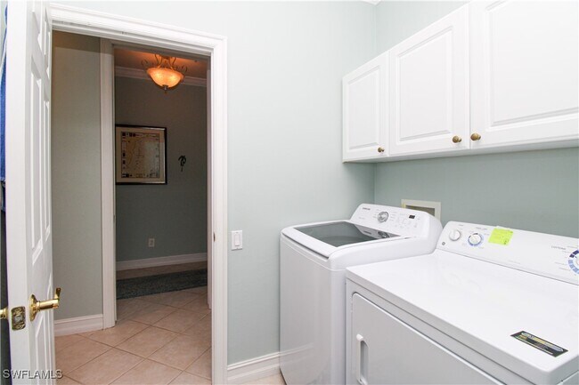 Building Photo - 817 Carrick Bend Cir