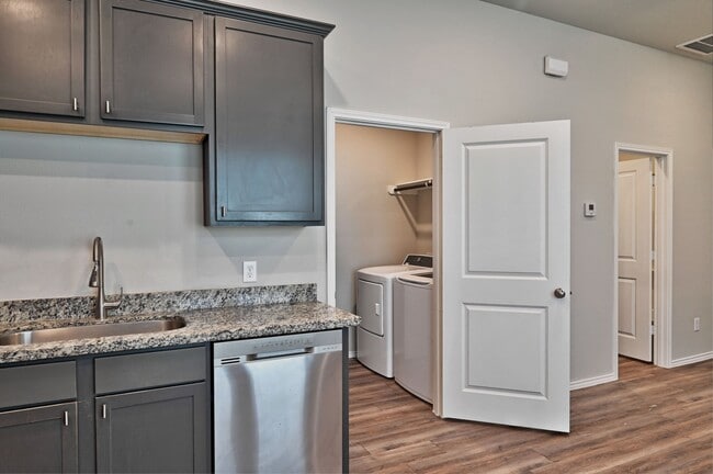 Building Photo - 11552 Persimmon St