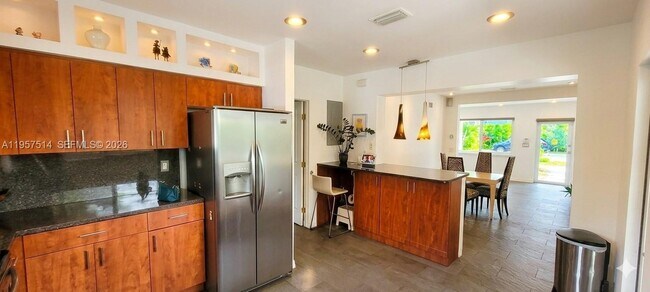 Building Photo - 875 NE 130th St