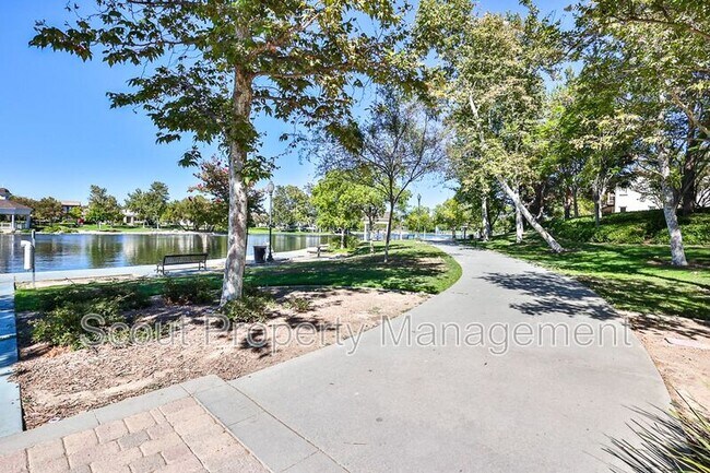 Building Photo - 28814 S Lake Dr