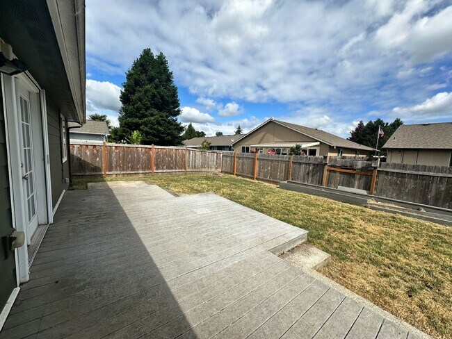 Building Photo - new carpet installed, 600sqft bonus room with large RV/Boat parking space