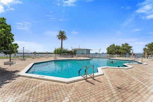 Building Photo - 11111 Biscayne Blvd