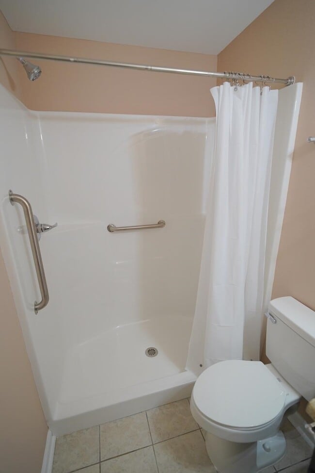 Building Photo - 933 Ashburn Dr