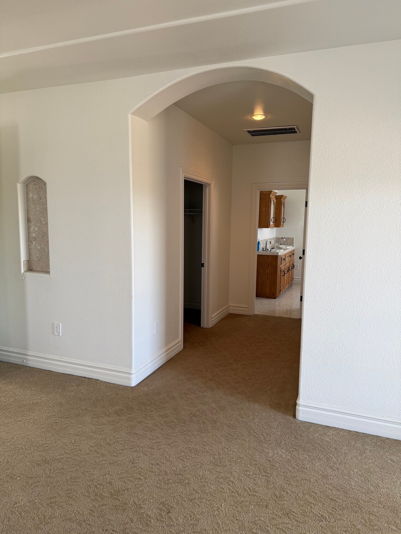 Building Photo - 31195 Lone Tree Rd