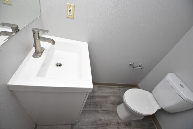 Building Photo - 8744 Woodman Way
