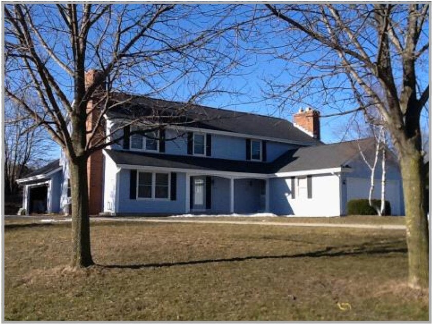 Building Photo - 16555 Dane Ct E