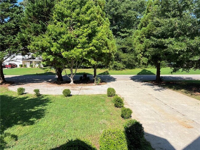 Building Photo - 130 Elk Grove Dr