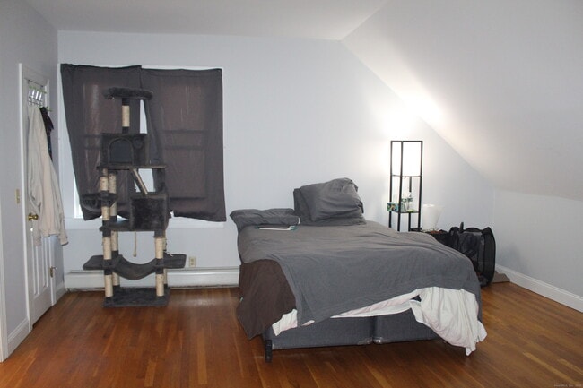 Building Photo - 66 Bridge St