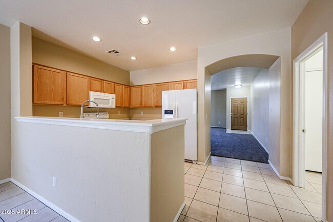 Building Photo - 44115 Askew Dr