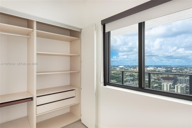 Building Photo - 700 NE 24th St