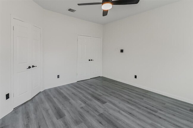Building Photo - 8888 Benning Dr