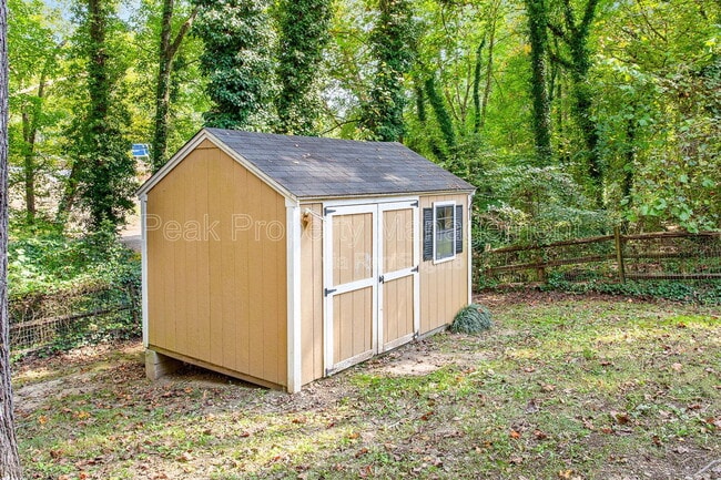 Building Photo - 2353 Shoreham Dr