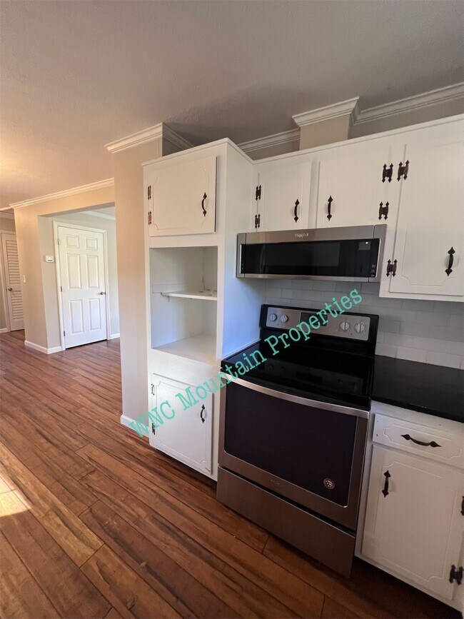 Building Photo - 247 Pleasant Meadow Ln