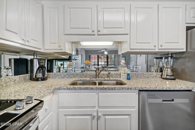 Building Photo - 17462 Front Beach Rd