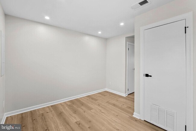 Building Photo - 210 Cameron St