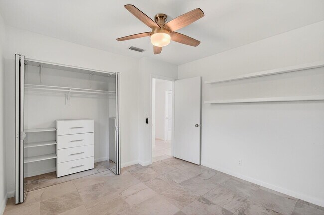 Building Photo - 699 NW 16th Ave