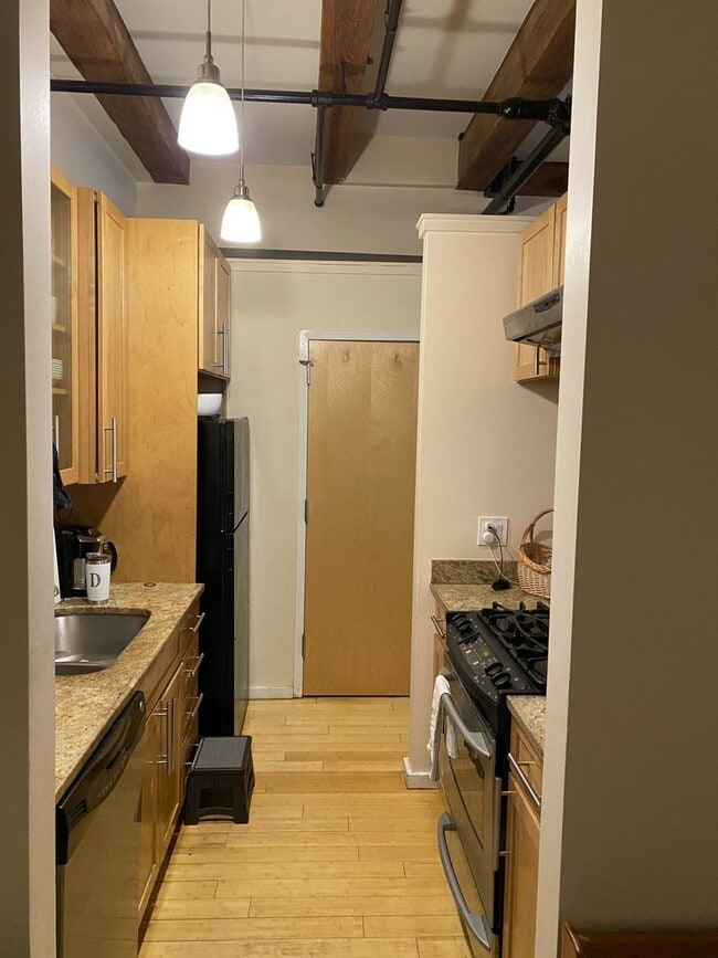 Building Photo - HOT NORTH END LISTING!!!!