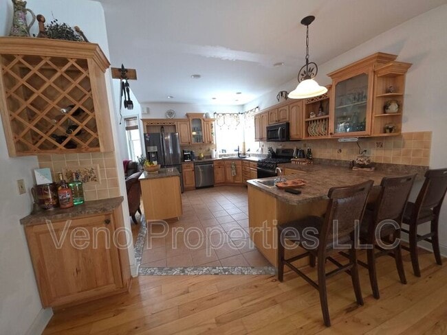 Building Photo - 1023 Packer Rd