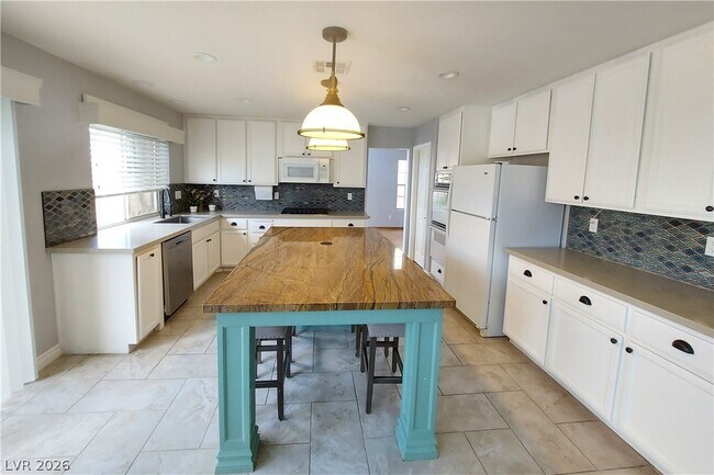 Building Photo - 8272 Tibana Way