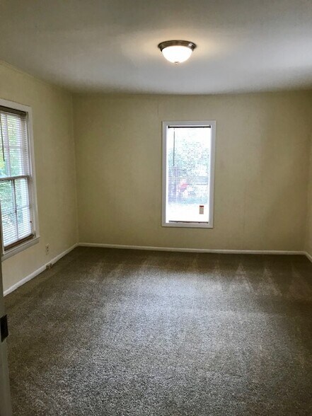 Bedroom - 414 E College St