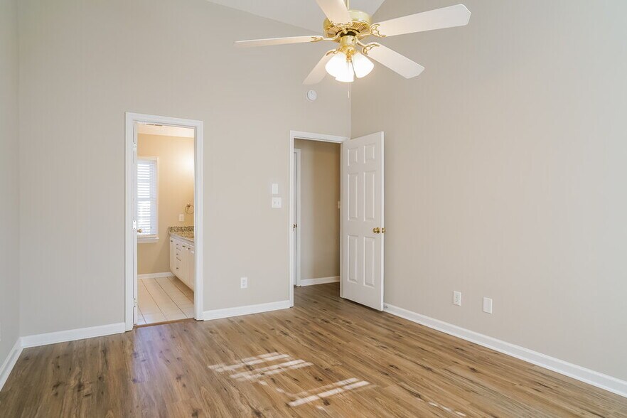 Building Photo - 11 Redding Ct