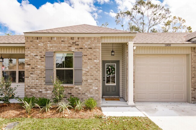 Building Photo - 2800 S Roth Ave