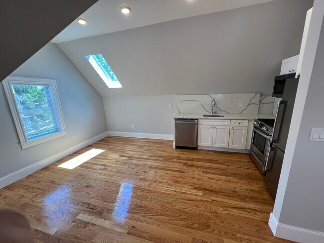 Building Photo - 158 Morrison Ave