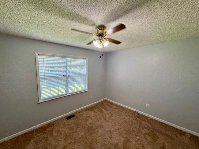 Building Photo - Open House 6/6 at 4 PM!