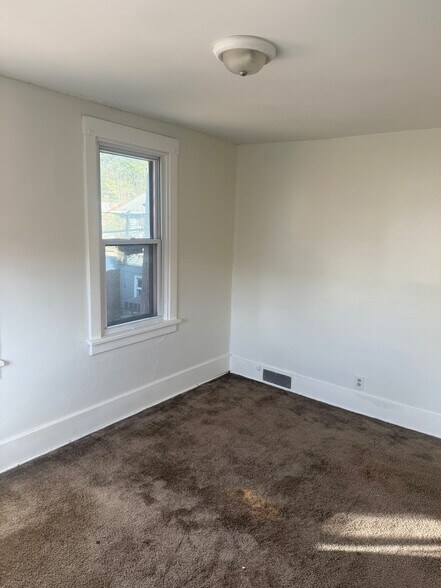 bedroom 1 - 1305 Airbrake Ave