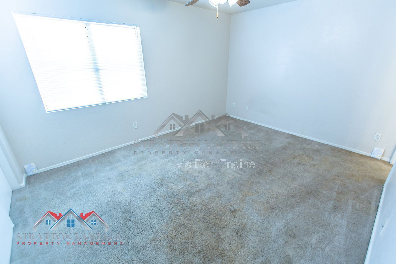 Building Photo - 11801 W Paradise Dr