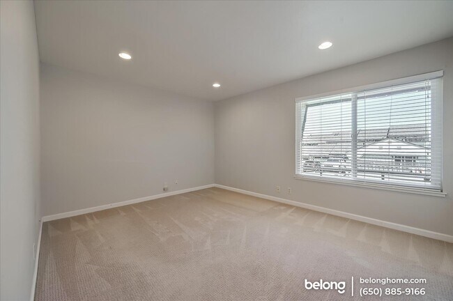 Building Photo - 3700 Athy Dr