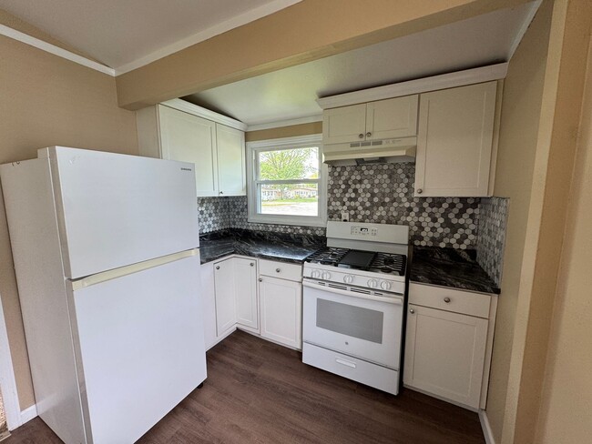 Building Photo - Spacious 3 Bedroom Home in Milan with Large Yard and Garage