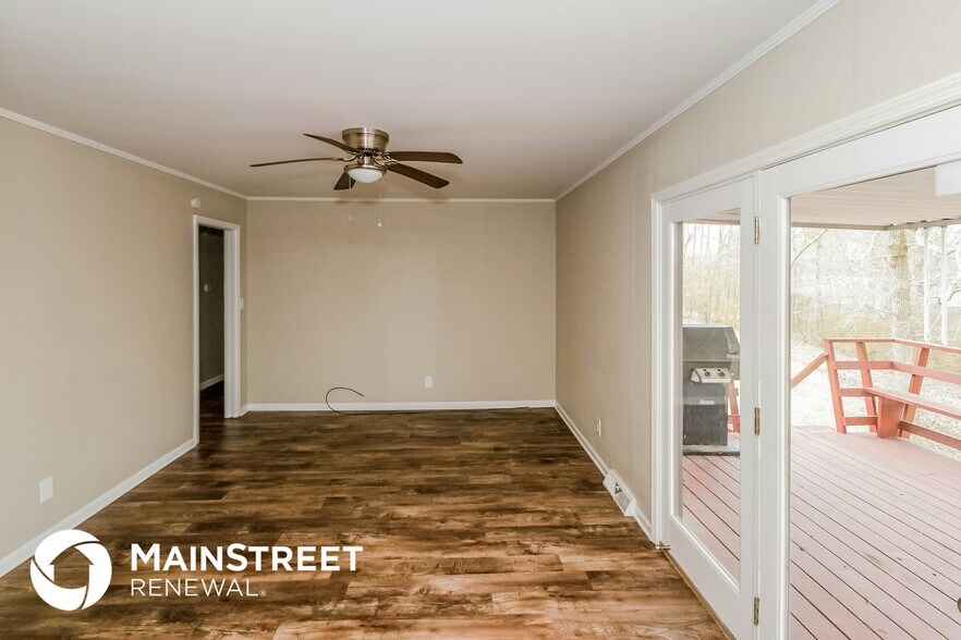 Building Photo - 300 Ginger Dr NE