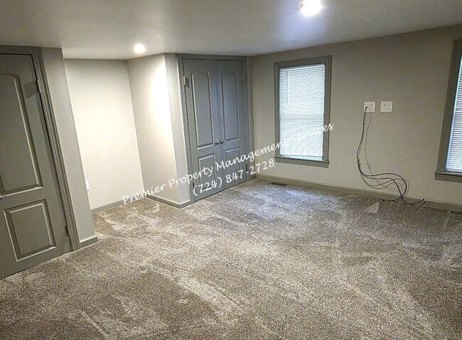 Building Photo - 1119 Riverside Dr