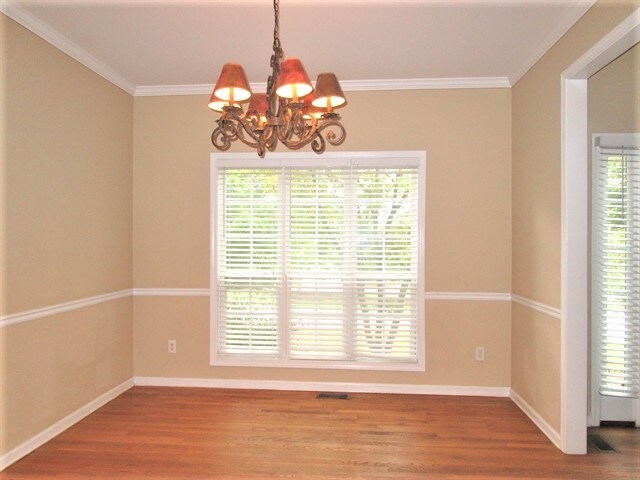 Building Photo - 2420 Queensboro Ln